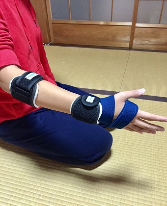 サポーターをした腕の画像